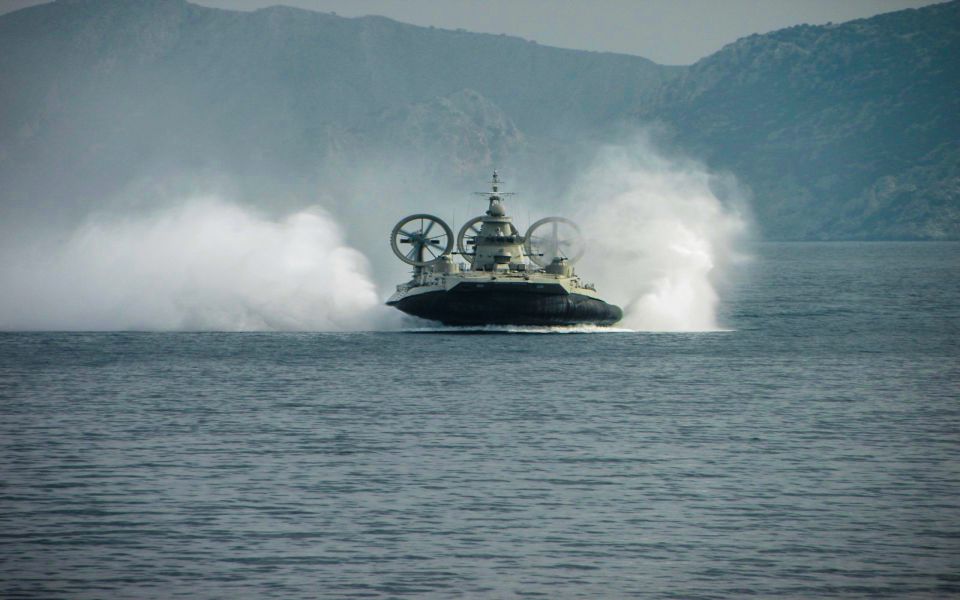 Εντυπωσιακές εικόνες από ασκήσεις του Π.Ν. (βίντεο)-4