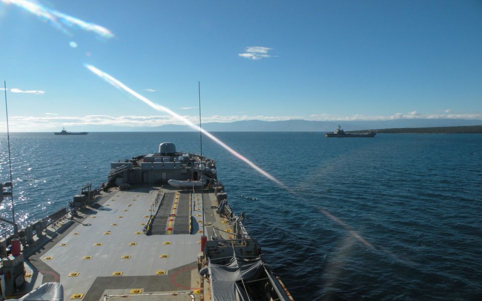 Εντυπωσιακές εικόνες από ασκήσεις του Π.Ν. (βίντεο)-2