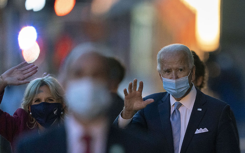 ηπα-δημοσίως-θα-εμβολιαστεί-και-ο-μπάι-561183634