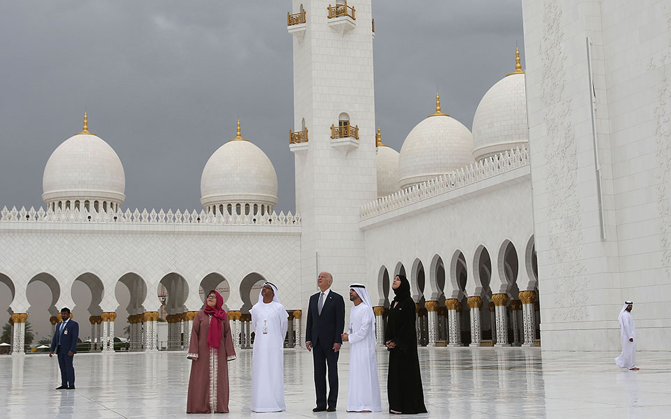 ο-tζο-μπάιντεν-απέναντι-σε-μια-νέα-μέση-561187306