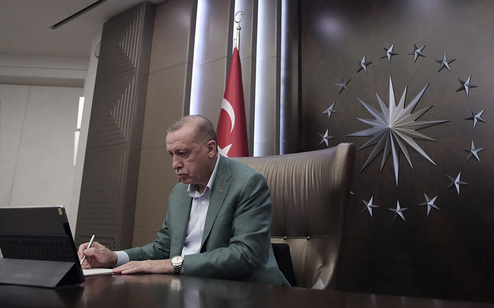 οι-δημοσκοπήσεις-πιέζουν-τον-ερντογά-561182293