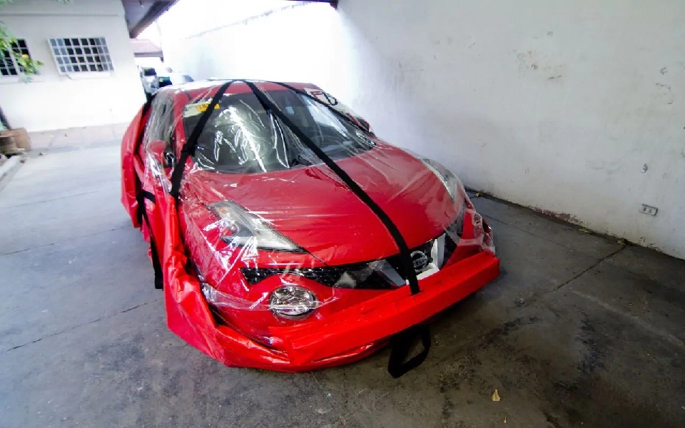 τυφώνας-πλημμύρα-βάλτε-αδιάβροχο-στ-561202720