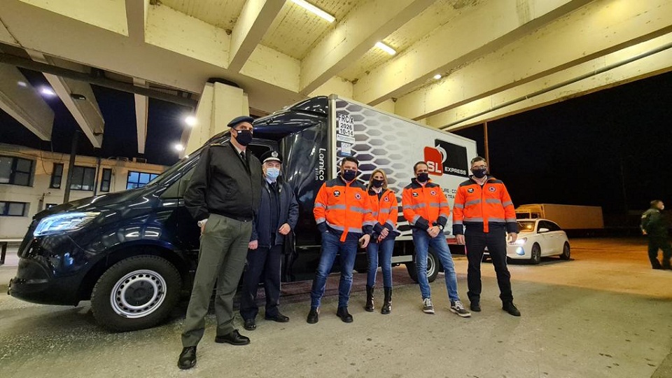 έφτασαν-στην-ελλάδα-τα-πρώτα-εμβόλια-β-561208018