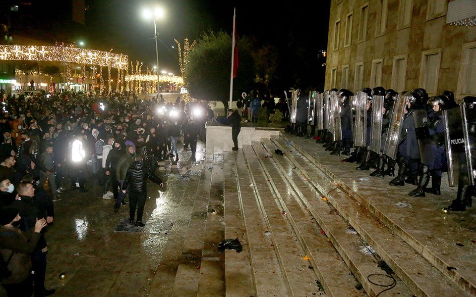 Αλβανία: Οργή και διαδηλώσεις για τον θάνατο 25χρονου από αστυνομικά πυρά-1