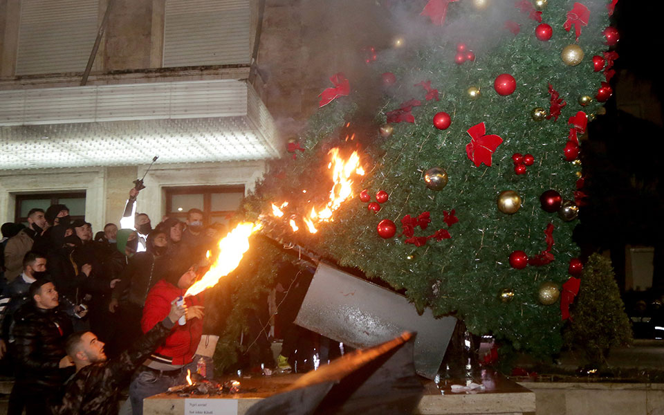 Αλβανία: Οργή και διαδηλώσεις για τον θάνατο 25χρονου από αστυνομικά πυρά-3