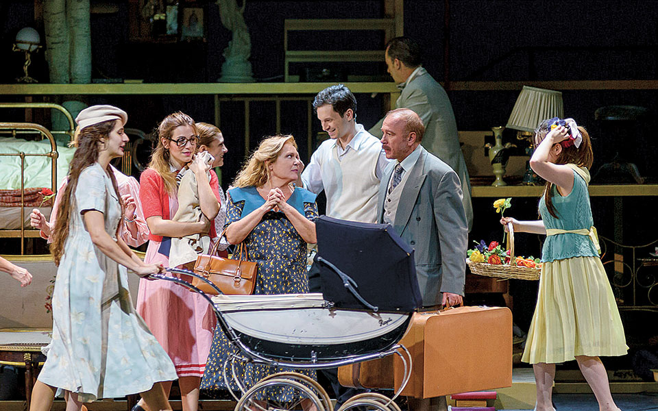 το-κοινό-στηρίζει-το-θέατρο-561179932