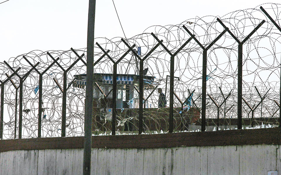 σε-κλειστή-φυλακή-οι-τρομοκράτες-561180898