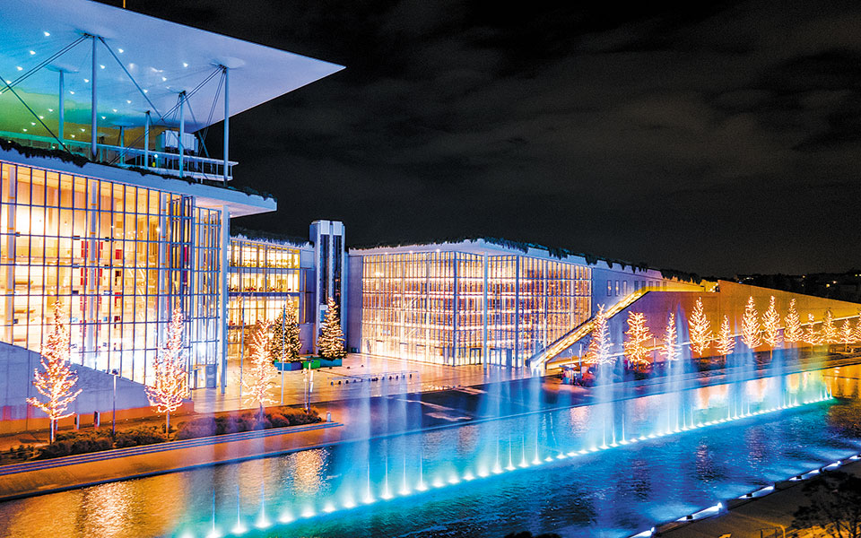 πάρκο-νιάρχου-φως-σε-σκοτεινούς-καιρο-561181069