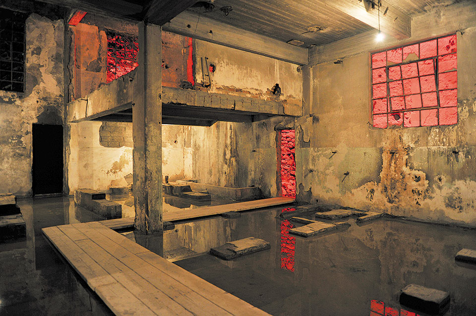 Μια πορεία που οδηγεί στο φως, στην ελπίδα-1