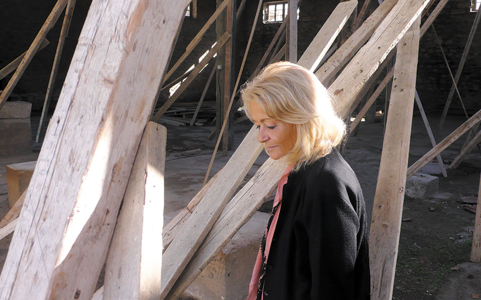 μια-πορεία-που-οδηγεί-στο-φως-στην-ελπί-561181321