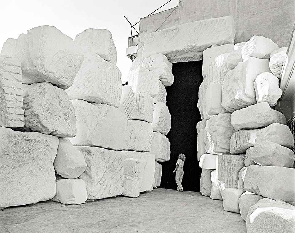 Μια πορεία που οδηγεί στο φως, στην ελπίδα-2