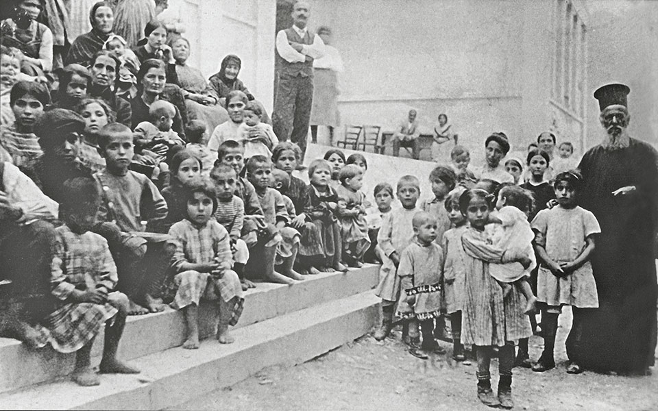 οταν-η-ιστορία-χτυπάει-πόρτες-άλλοι-λε-561185473