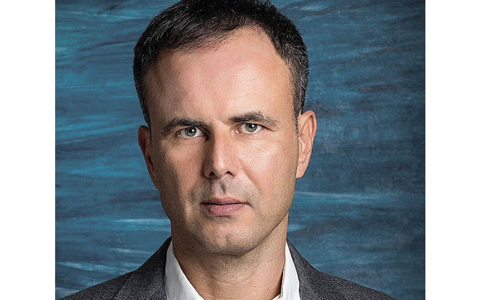 ήρθαν-οι-πρώτοι-μετανάστες-της-covid-561184027