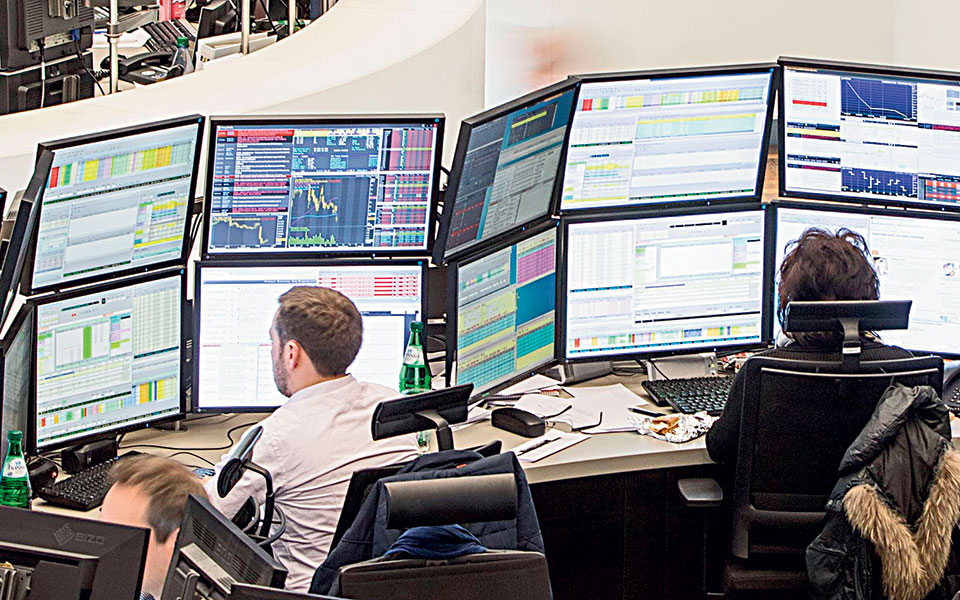 η-προοπτική-των-εμβολίων-ενισχύει-το-ε-561185035