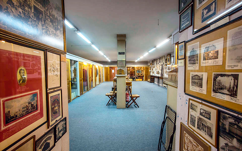 λύση-για-το-πολύπαθο-θεατρικό-μουσείο-561185386