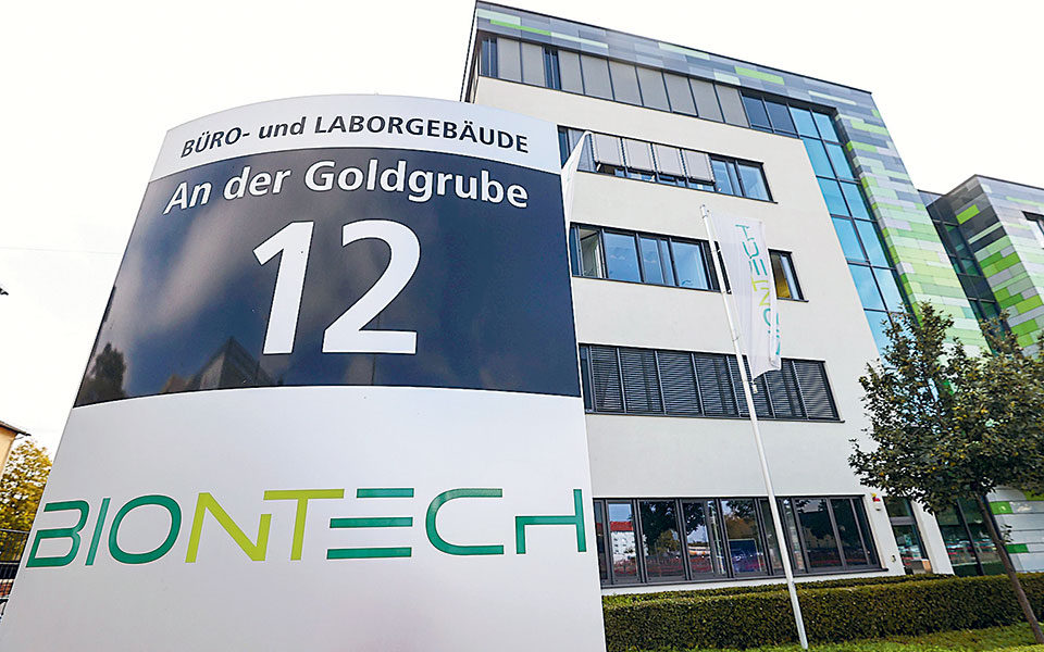 το-εμβόλιο-γεννά-εκατομμυριούχους-561185218