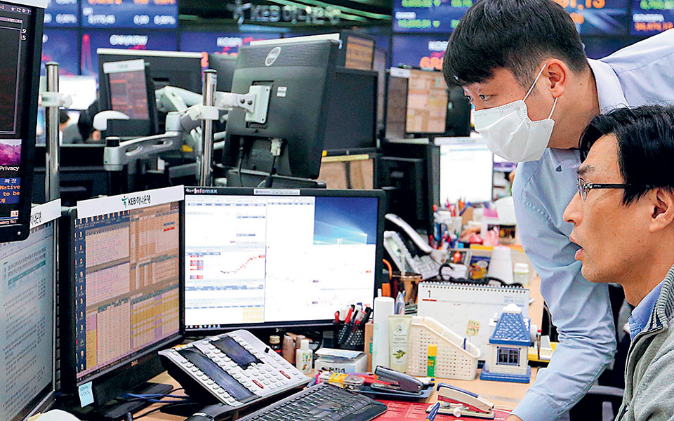 τεράστιος-όγκος-χρέους-συγκεντρώνετ-561187993