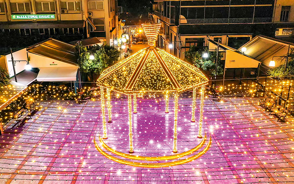 οι-πόλεις-ανάβουν-τα-φώτα-τους-561190537