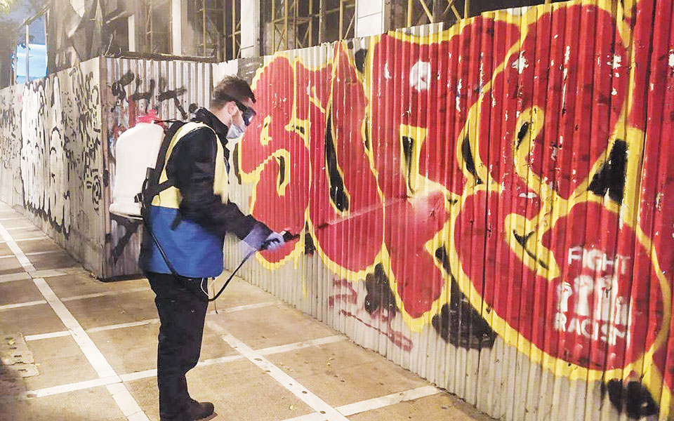 μεγάλη-επιχείρηση-καθαρισμού-γκράφι-561190249