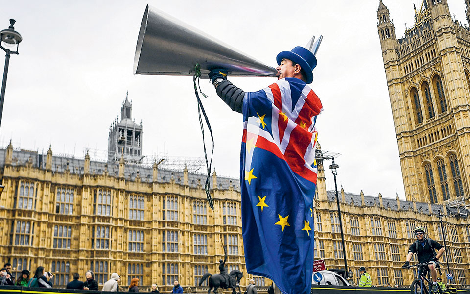 σημαντικές-απώλειες-κατέγραψε-η-λίρα-561192763