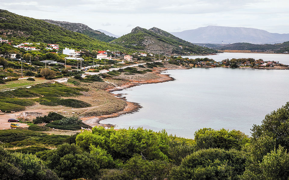 εναλλασσόμενα-τοπία-φύσης-και-πολιτι-561198739