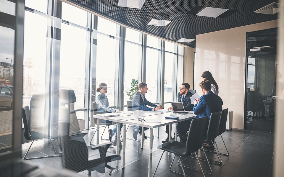 συνεχίζουν-να-επενδύουν-οι-μεγάλες-ετ-561198265