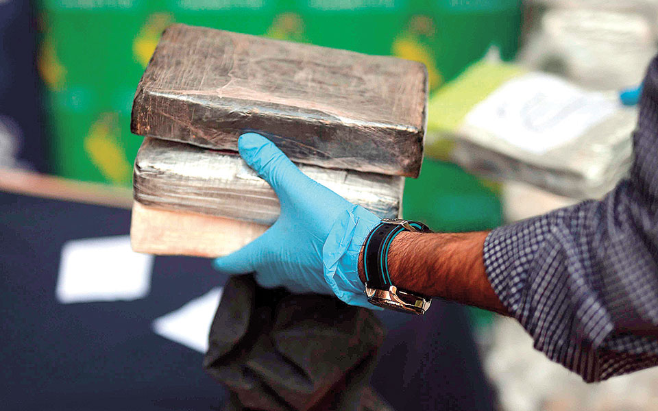 πλοιάριο-φάντασμα-με-650-κιλά-κοκαΐνη-στ-561199639