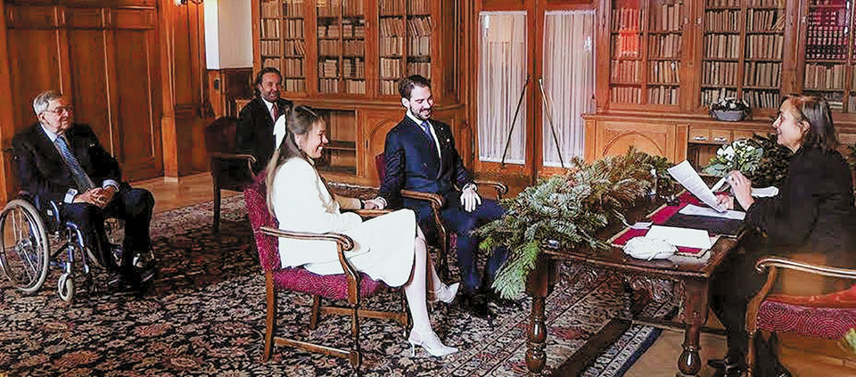 Με τα δεσμά του πολιτικού γάμου ενώθηκε ο πρίγκιπας Φίλιππος και η Nina Flohr-1