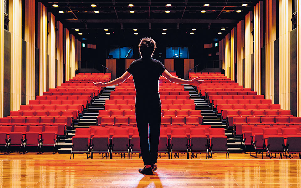 είναι-αμήχανο-να-υποκλίνεσαι-στη-σιω-561200917