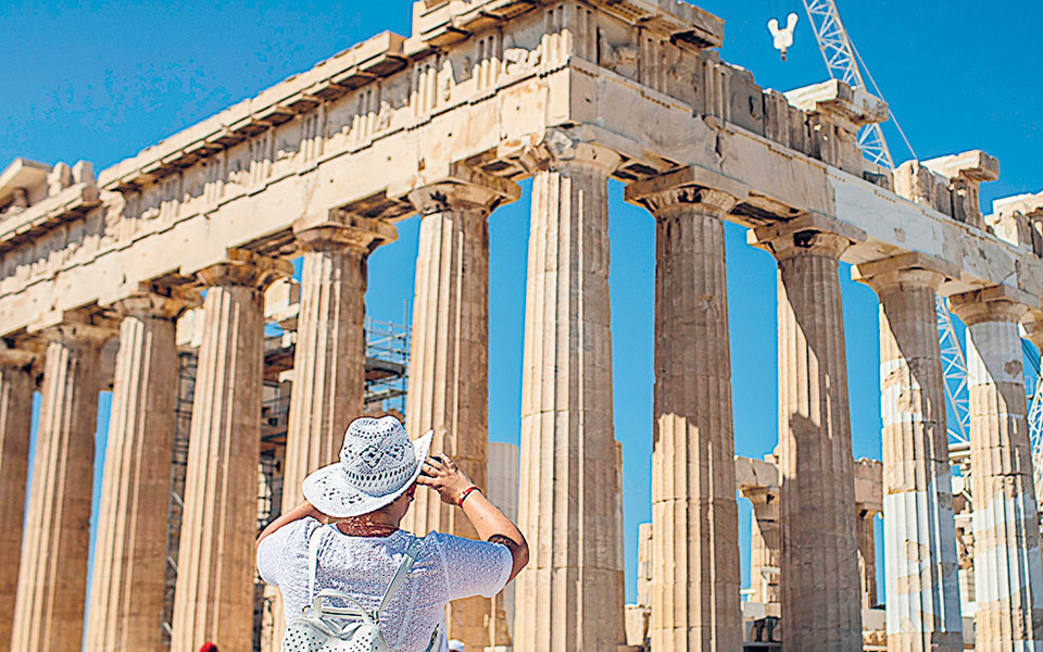 μείον-14-δισ-στον-τουρισμό-λόγω-πανδημί-561203695