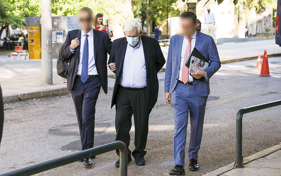 πώς-στήθηκε-η-απάτη-της-folli-follie-561204928