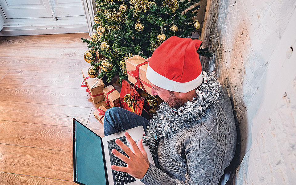 Ρεζερβέ θέση για το τάμπλετ στο ρεβεγιόν-1