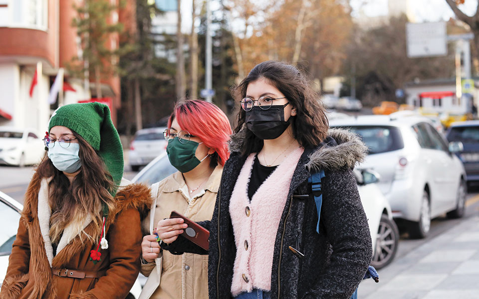 η-οικονομική-κρίση-κάμπτει-την-ισχύ-το-561209725