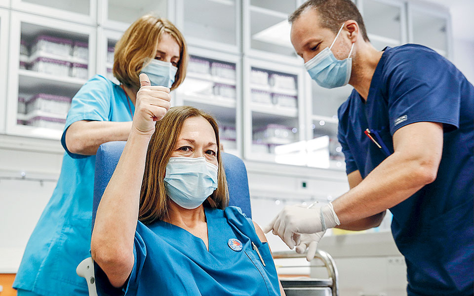 Το εμβόλιο μπήκε στη ζωή μας-1