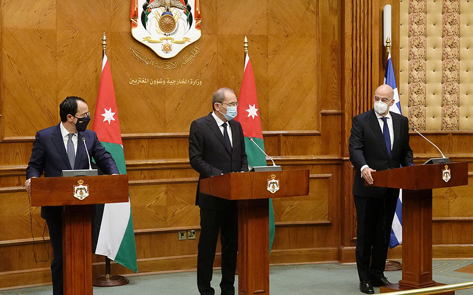 ν-δένδιας-ταραχοποιός-της-περιοχής-η-τ-561188653