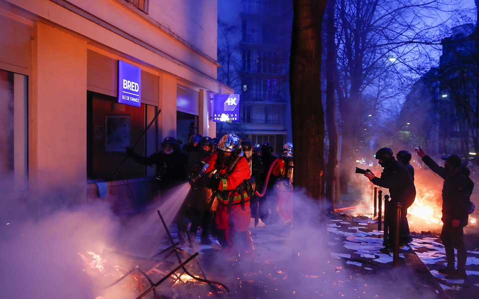 σοβαρά-επεισόδια-στο-παρίσι-κατά-της-α-561185662