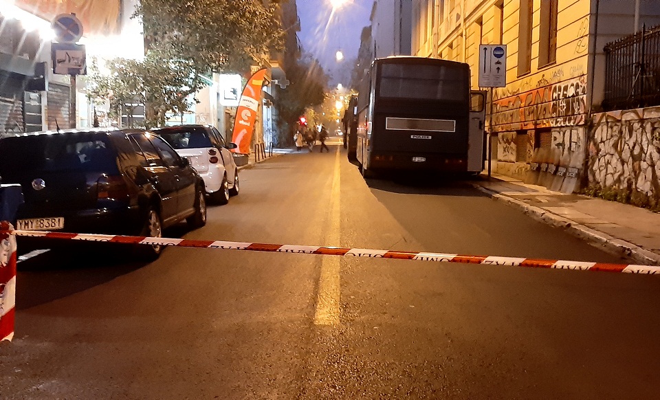 Αστυνομική περίμετρος στα Εξάρχεια-2