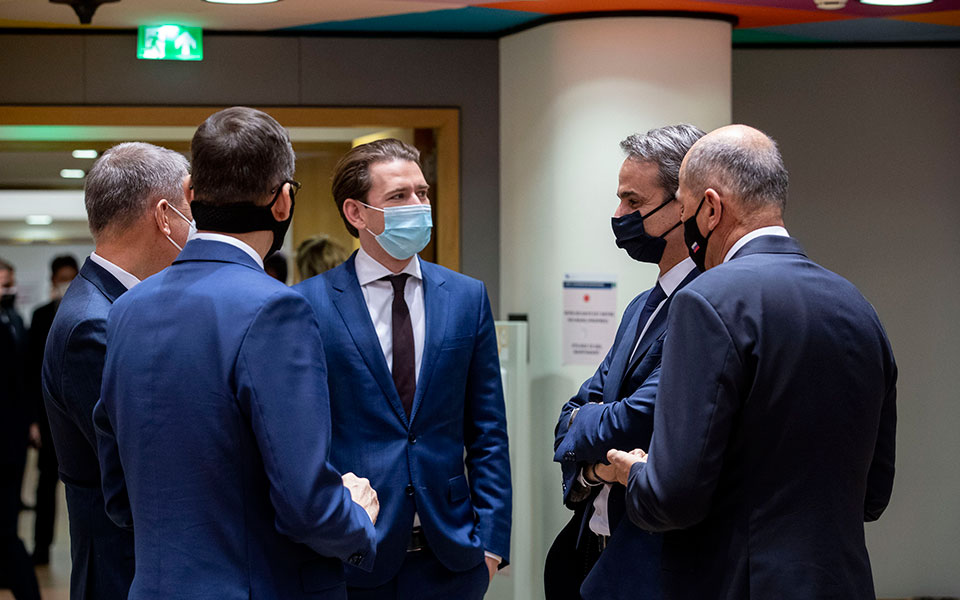 πρόσθετο-εμπόδιο-η-υπερφορτωμένη-ατζ-561191326