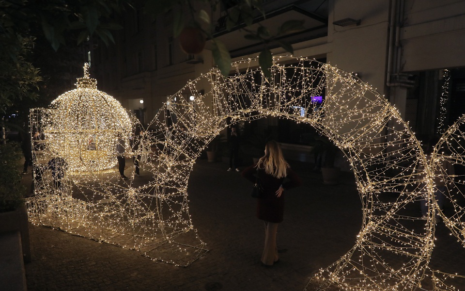 η-χριστουγεννιάτικη-αθήνα-ταξιδεύει-561207973