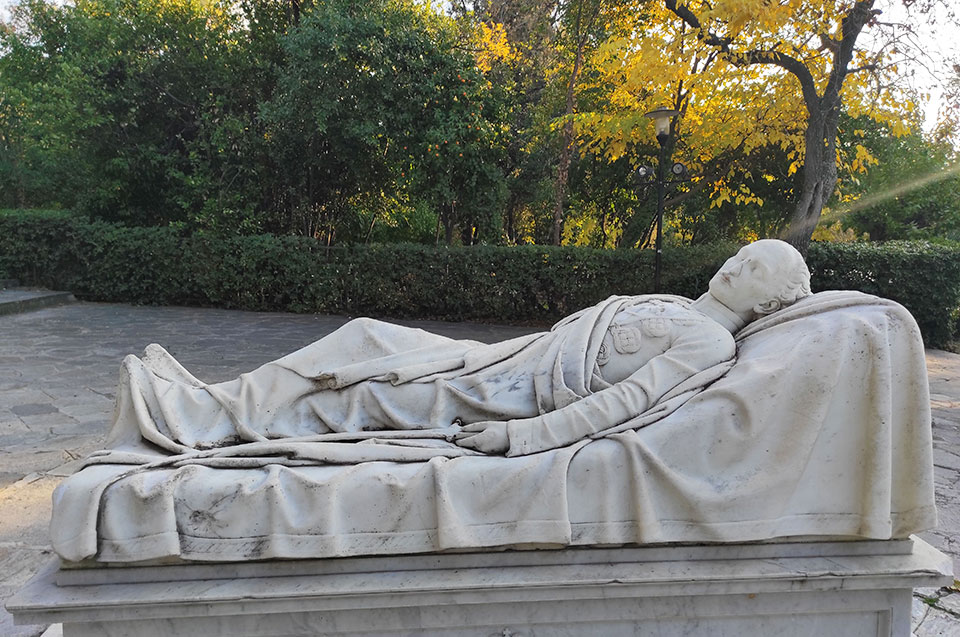 Πεδίον του Αρεως: Επανάσταση, πολιτική, πατίνια και βαριετέ-5