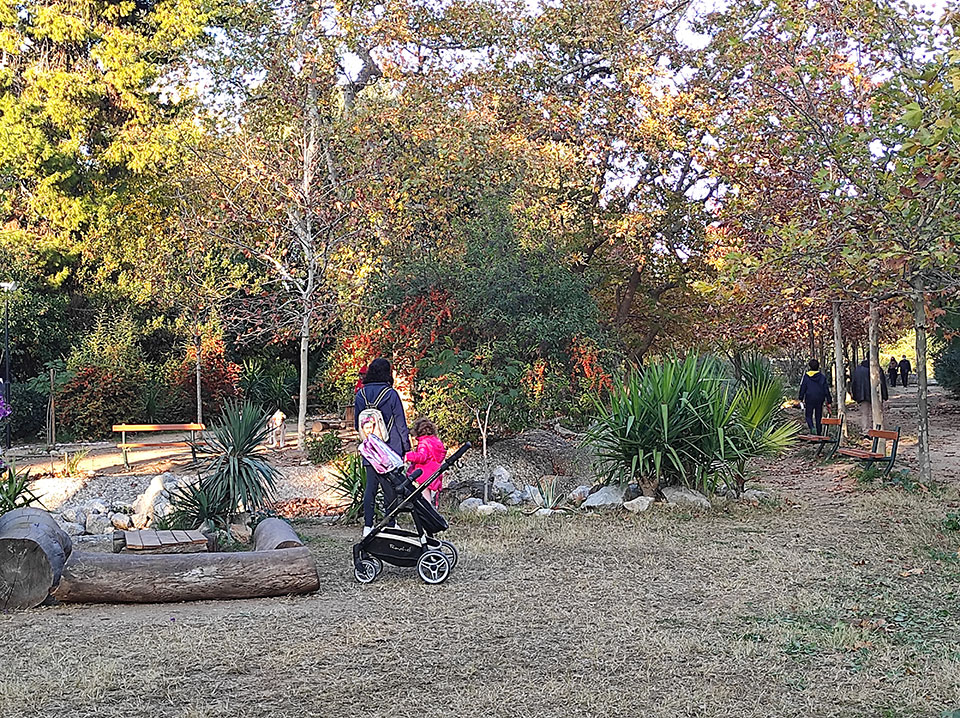 Πεδίον του Αρεως: Επανάσταση, πολιτική, πατίνια και βαριετέ-3