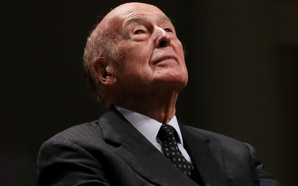 μια-προτομή-για-τον-ζισκάρ-ντ-εστέν-561183868