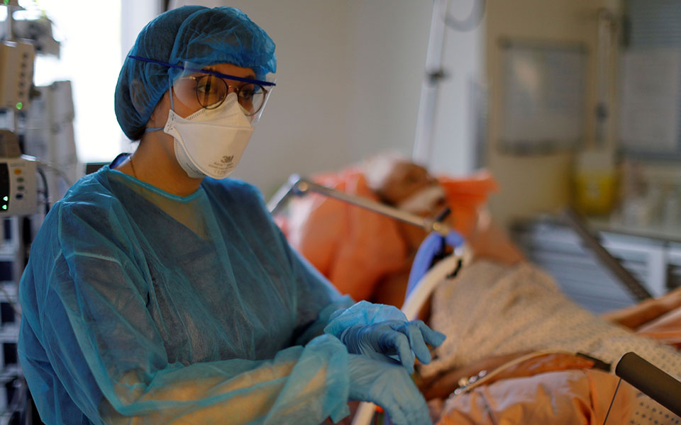 κορωνοϊός-1-251-νέα-κρούσματα-600-διασωληνω-561187147