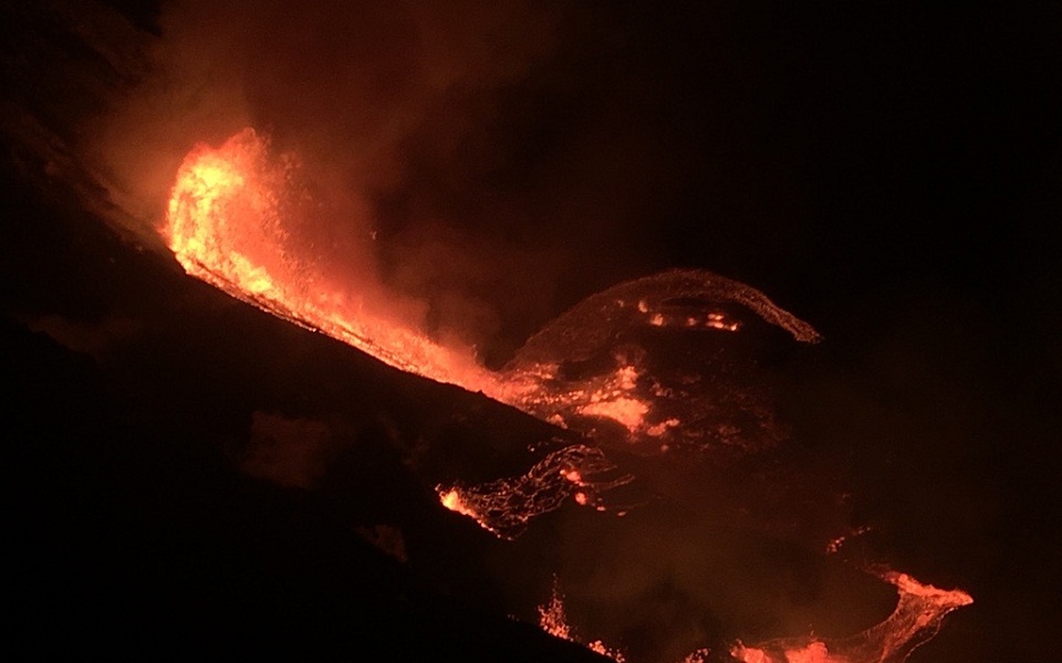 η-λάβα-του-ηφαιστείου-κιλαουέα-στη-χαβ-561205432