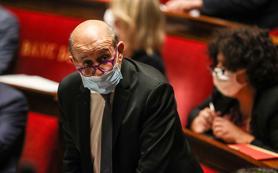 καθαρές-θέσεις-από-την-άγκυρα-ζητεί-το-561188845