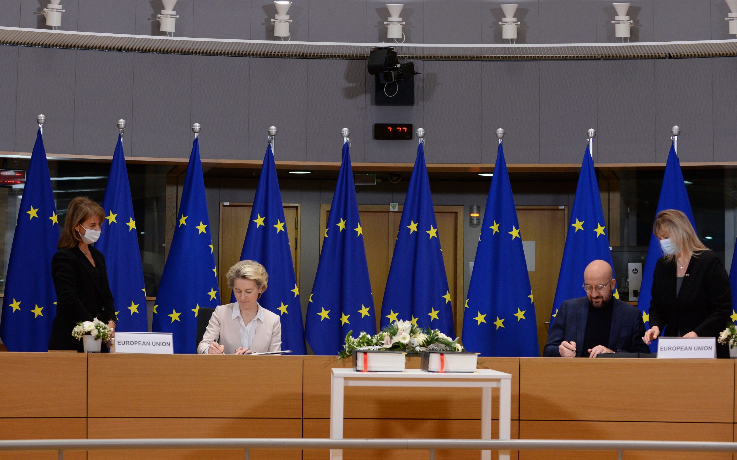 μισέλ-φον-ντερ-λάιεν-υπέγραψαν-τη-συ-561211357