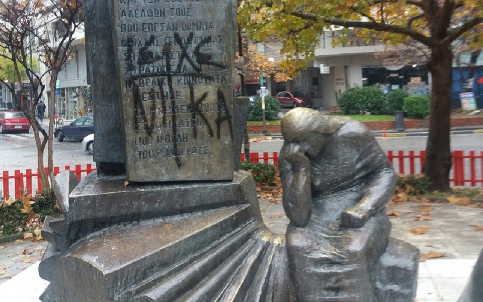 σύλληψη-υπόπτου-για-φθορές-στο-μνημεί-561185905