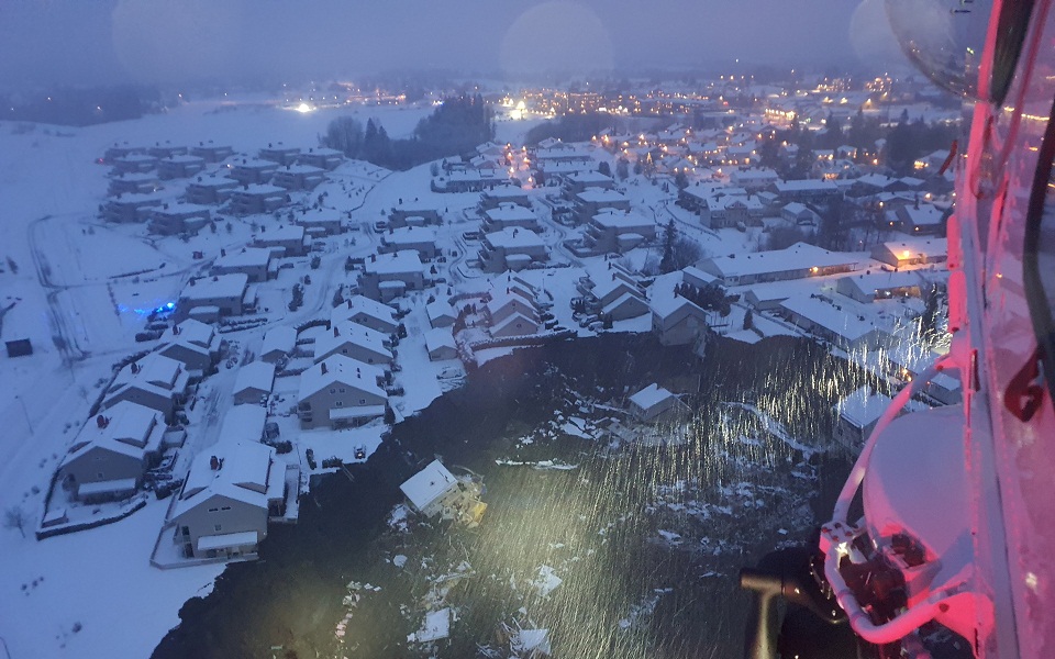 χιονοστιβάδα-τραυματίζει-10-άτομα-στη-ν-561211561