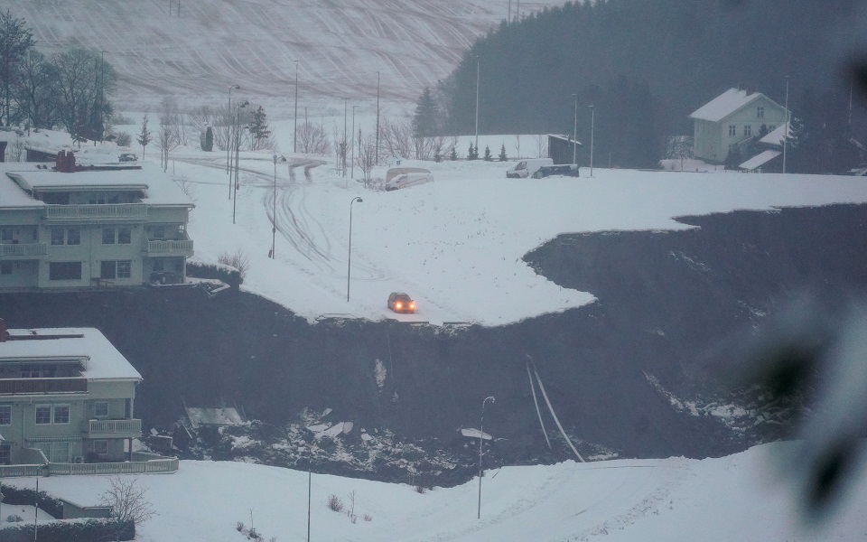 Χιονοστιβάδα τραυματίζει 10 άτομα στη Νορβηγία (εικόνες)-4