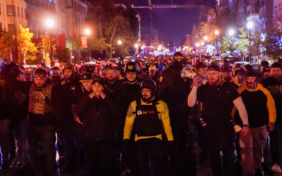 νεοναζί-ετοίμαζαν-επίθεση-στο-δίκτυο-561205510